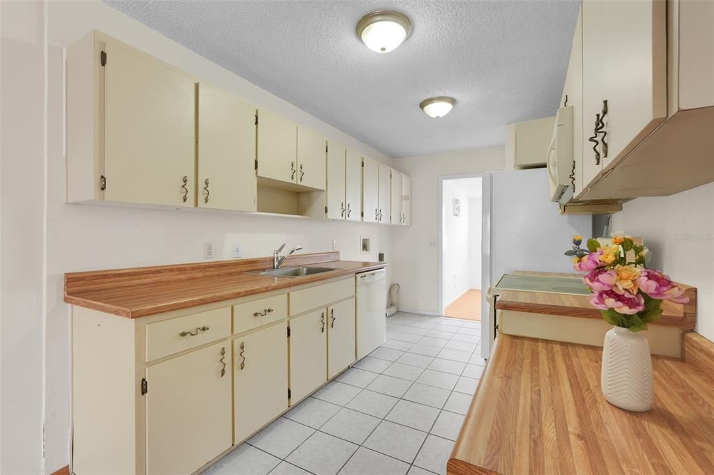 Activo con contrato: $145,000 (3 camas, 2 baños, 1140 Pies cuadrados)