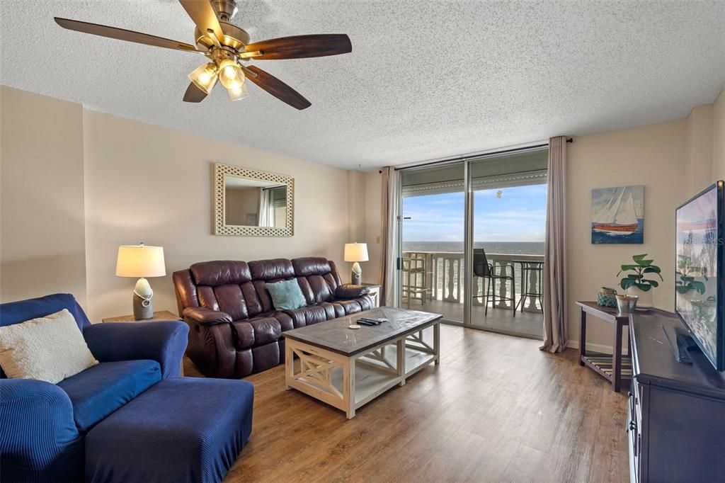 待售: $485,000 (2 贝兹, 2 浴室, 1227 平方英尺)