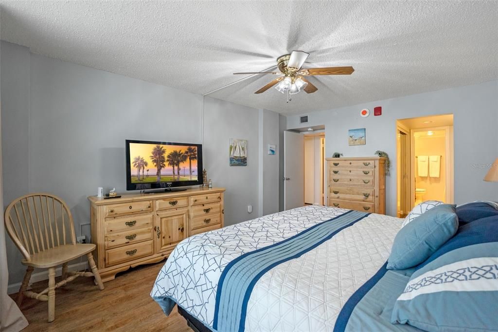 待售: $485,000 (2 贝兹, 2 浴室, 1227 平方英尺)