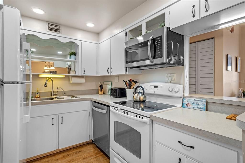 待售: $485,000 (2 贝兹, 2 浴室, 1227 平方英尺)