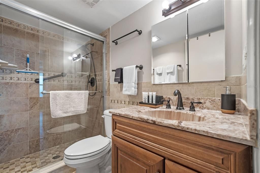 待售: $485,000 (2 贝兹, 2 浴室, 1227 平方英尺)