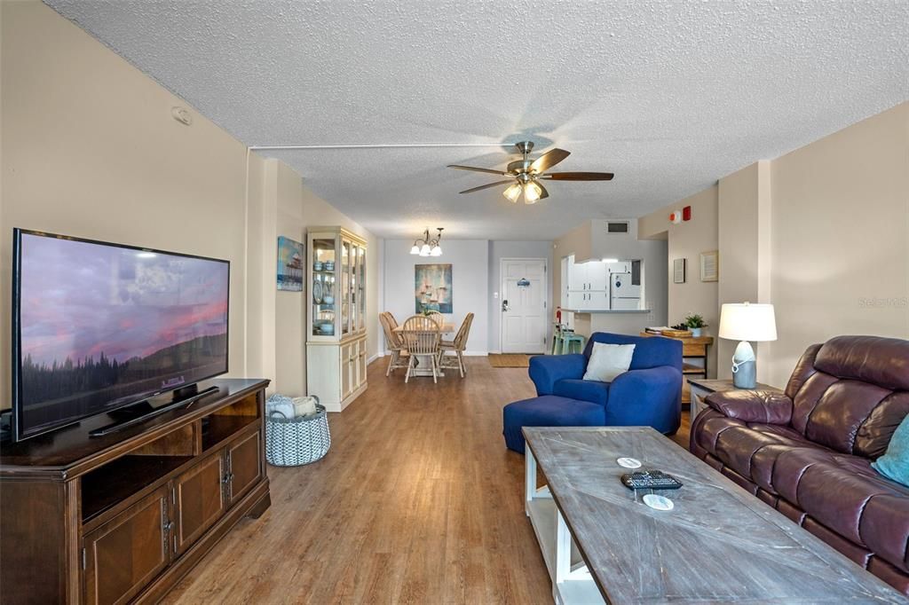 待售: $485,000 (2 贝兹, 2 浴室, 1227 平方英尺)