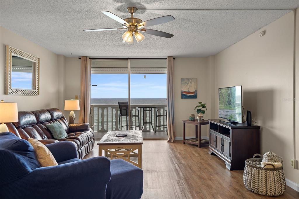 待售: $485,000 (2 贝兹, 2 浴室, 1227 平方英尺)