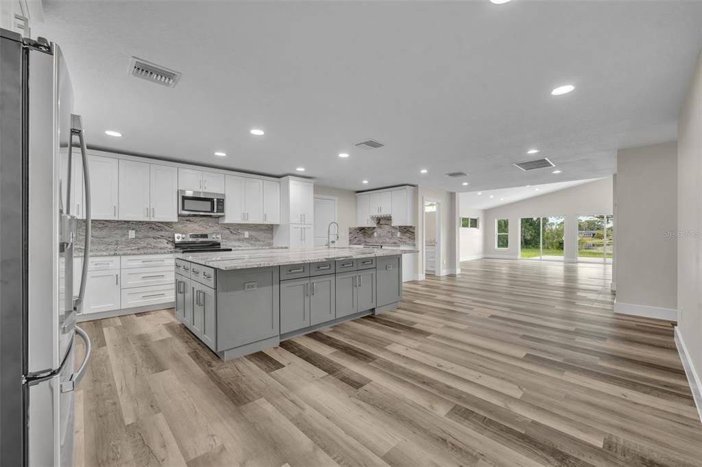 待售: $869,000 (4 贝兹, 3 浴室, 2496 平方英尺)