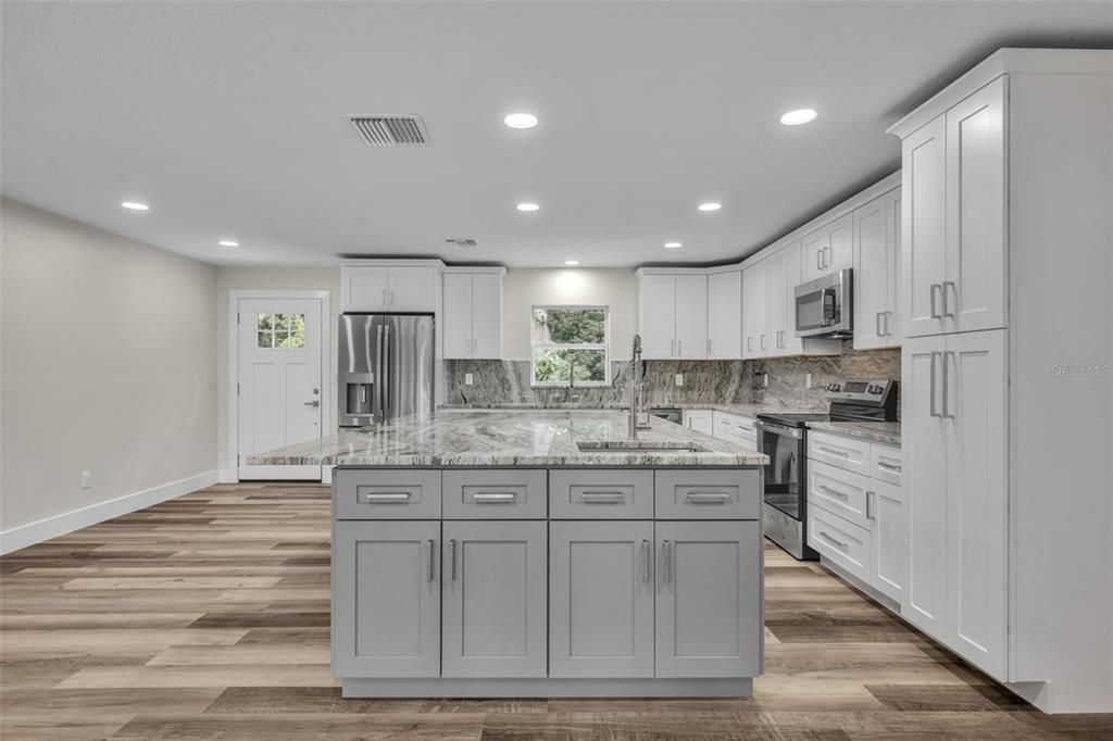 待售: $869,000 (4 贝兹, 3 浴室, 2496 平方英尺)