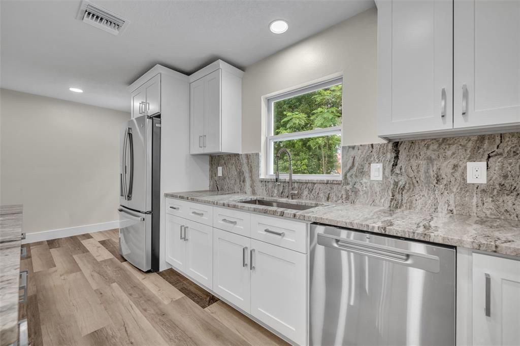 待售: $869,000 (4 贝兹, 3 浴室, 2496 平方英尺)