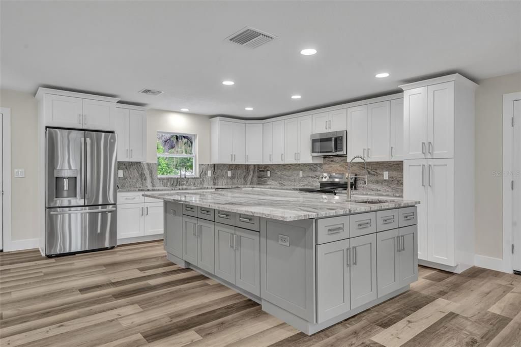 待售: $869,000 (4 贝兹, 3 浴室, 2496 平方英尺)