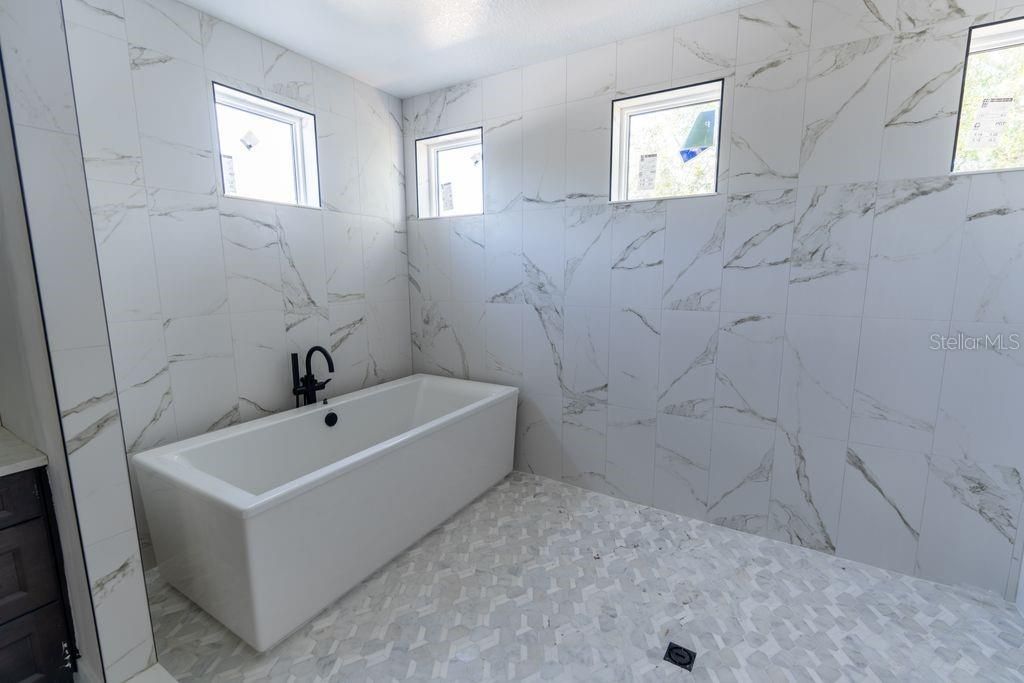 For Sale: $2,490,000 (5 beds, 4 baths, 5072 Square Feet)