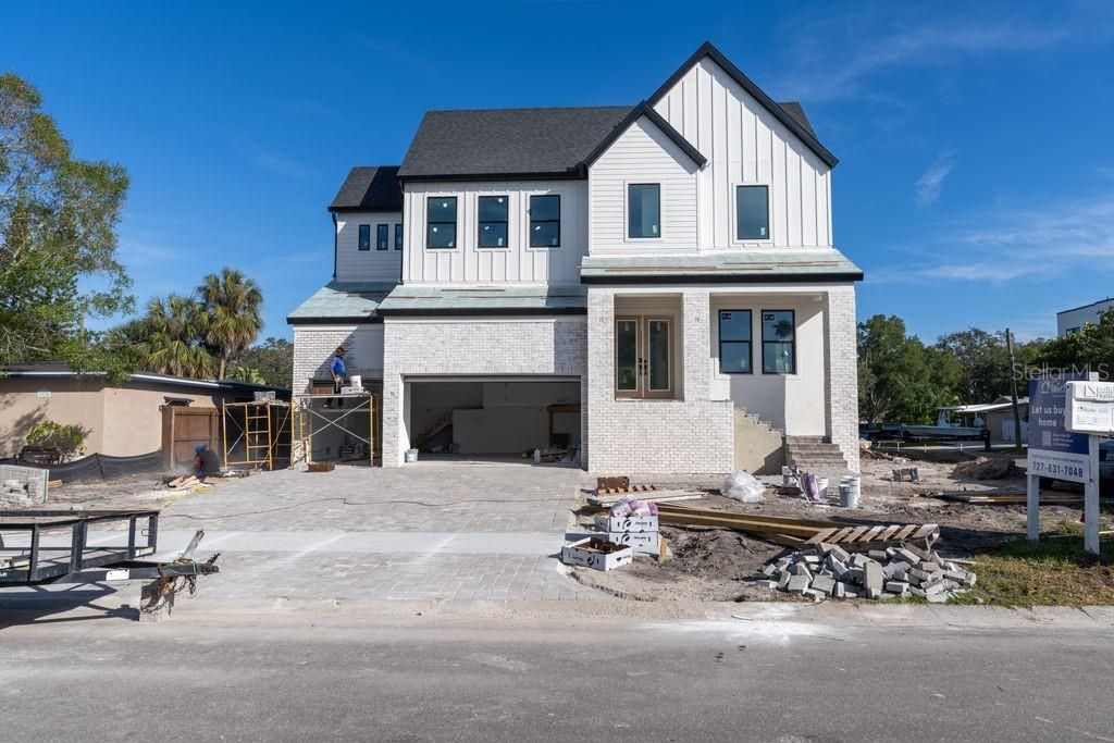 For Sale: $2,490,000 (5 beds, 4 baths, 5072 Square Feet)