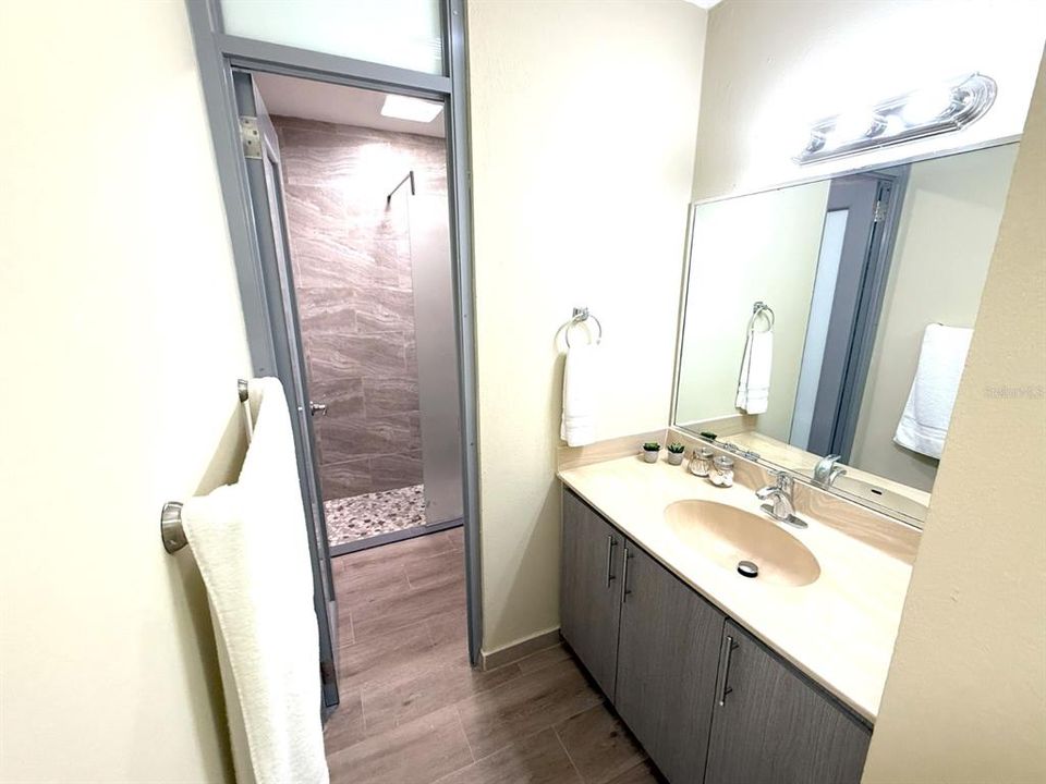 For Sale: $475,000 (3 beds, 2 baths, 1323 Square Feet)