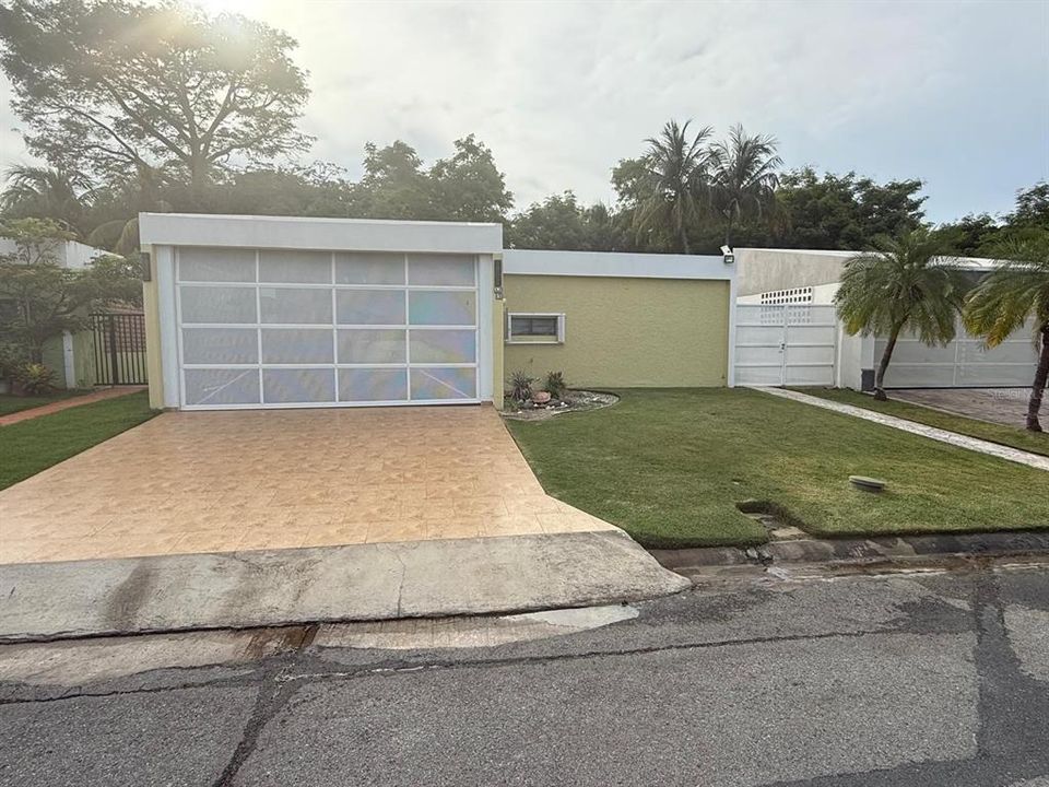 For Sale: $475,000 (3 beds, 2 baths, 1323 Square Feet)