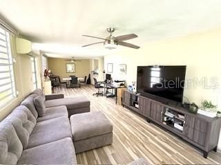 For Sale: $475,000 (3 beds, 2 baths, 1323 Square Feet)