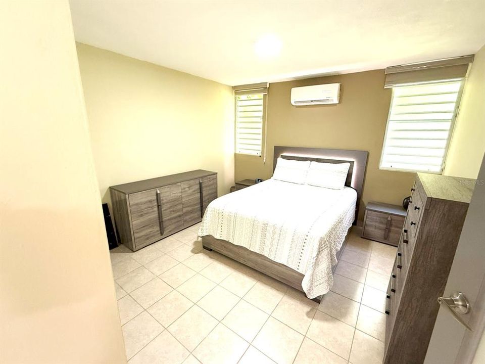 For Sale: $475,000 (3 beds, 2 baths, 1323 Square Feet)