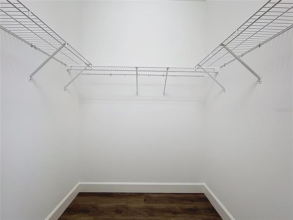 Activo con contrato: $397,420 (3 camas, 2 baños, 2038 Pies cuadrados)