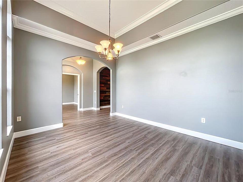 Activo con contrato: $397,420 (3 camas, 2 baños, 2038 Pies cuadrados)