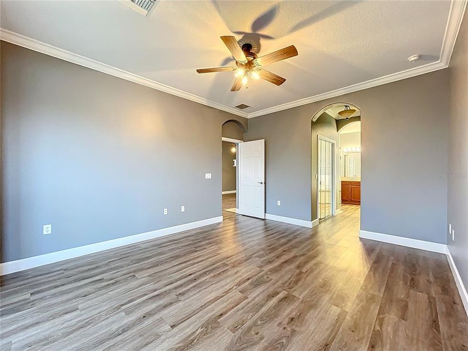 Activo con contrato: $397,420 (3 camas, 2 baños, 2038 Pies cuadrados)