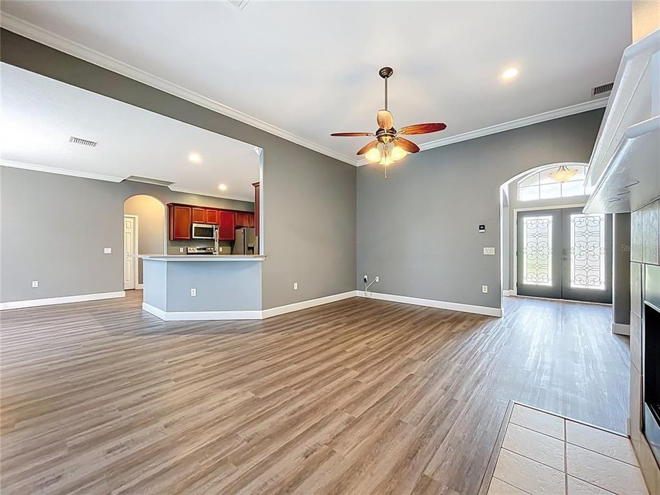 Activo con contrato: $397,420 (3 camas, 2 baños, 2038 Pies cuadrados)