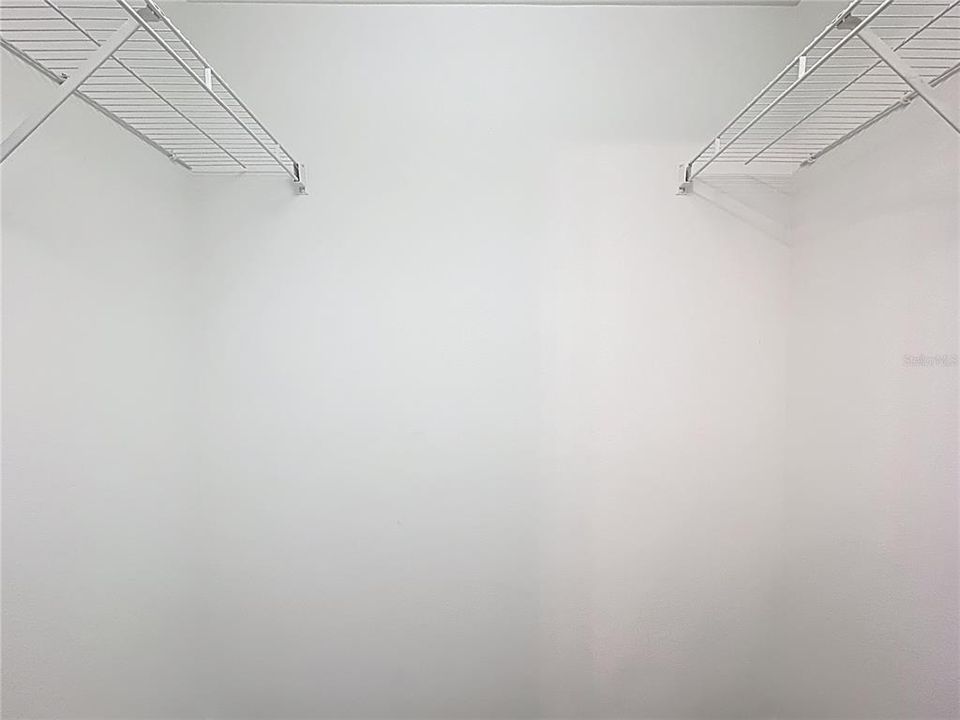 Activo con contrato: $397,420 (3 camas, 2 baños, 2038 Pies cuadrados)