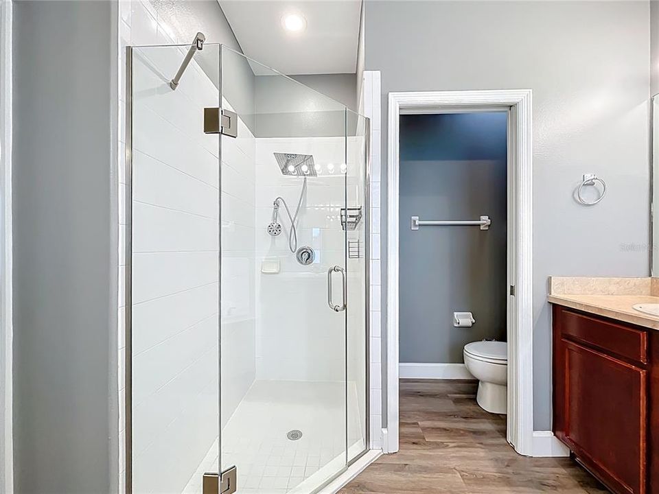 Activo con contrato: $397,420 (3 camas, 2 baños, 2038 Pies cuadrados)