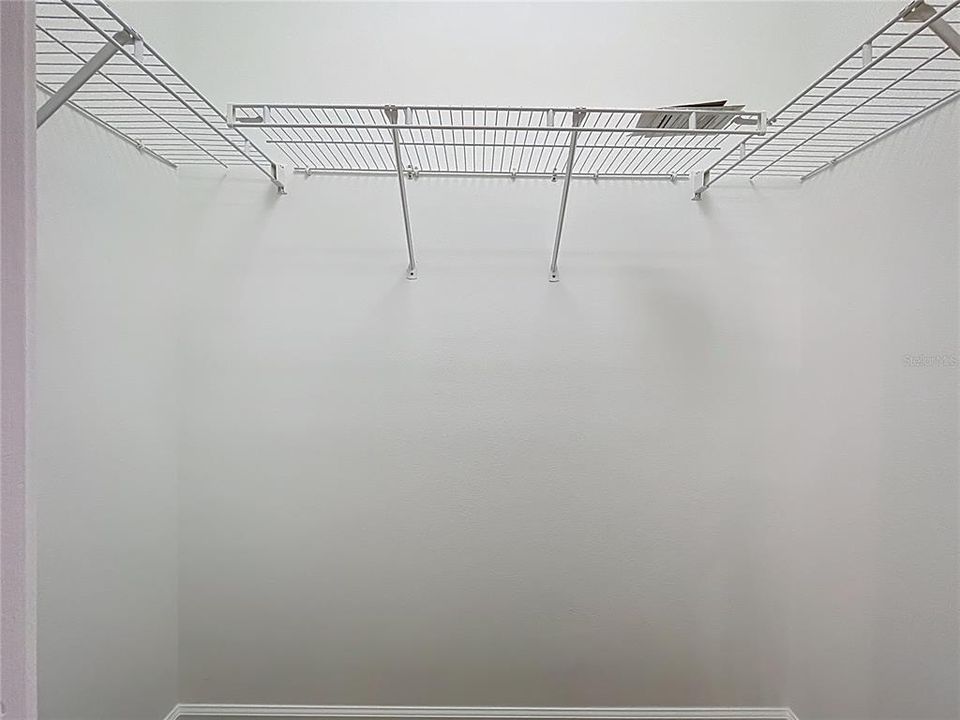 Activo con contrato: $397,420 (3 camas, 2 baños, 2038 Pies cuadrados)