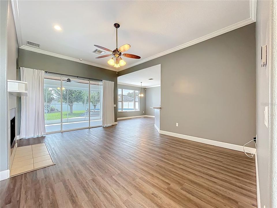 Activo con contrato: $397,420 (3 camas, 2 baños, 2038 Pies cuadrados)