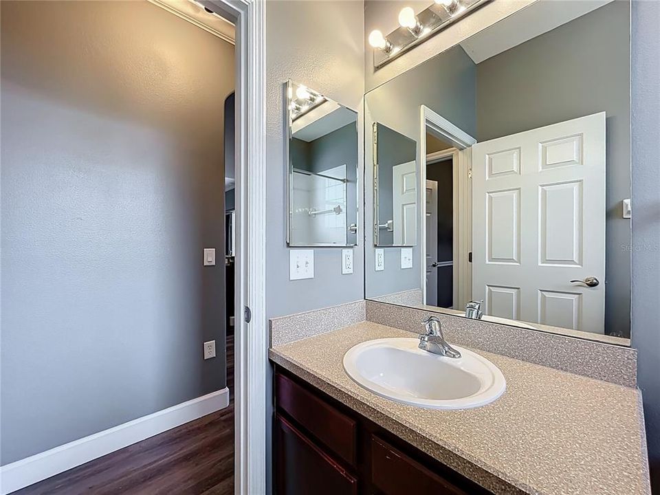 Activo con contrato: $397,420 (3 camas, 2 baños, 2038 Pies cuadrados)