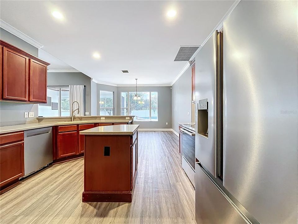 Activo con contrato: $397,420 (3 camas, 2 baños, 2038 Pies cuadrados)