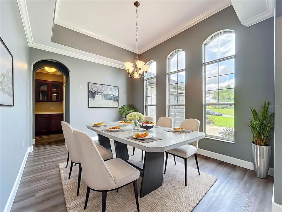 Activo con contrato: $397,420 (3 camas, 2 baños, 2038 Pies cuadrados)