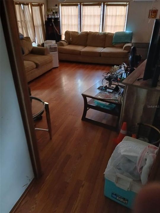 Active With Contract: $169,000 (3 beds, 2 baths, 1711 Square Feet)