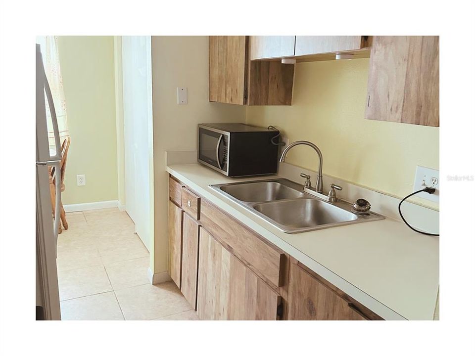 Active With Contract: $975 (1 beds, 1 baths, 572 Square Feet)