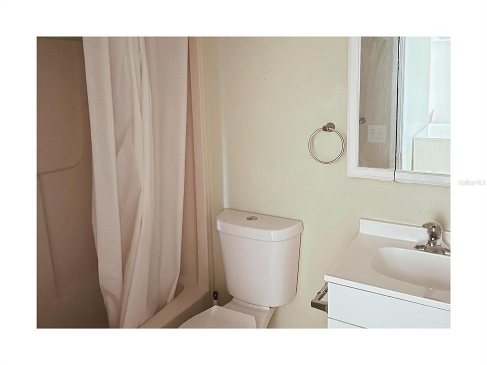 Active With Contract: $975 (1 beds, 1 baths, 572 Square Feet)