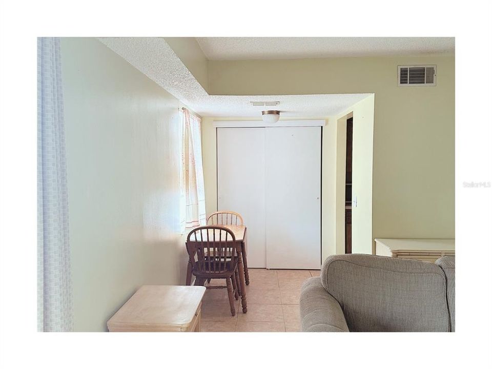 Active With Contract: $975 (1 beds, 1 baths, 572 Square Feet)