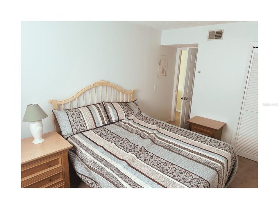 Active With Contract: $975 (1 beds, 1 baths, 572 Square Feet)