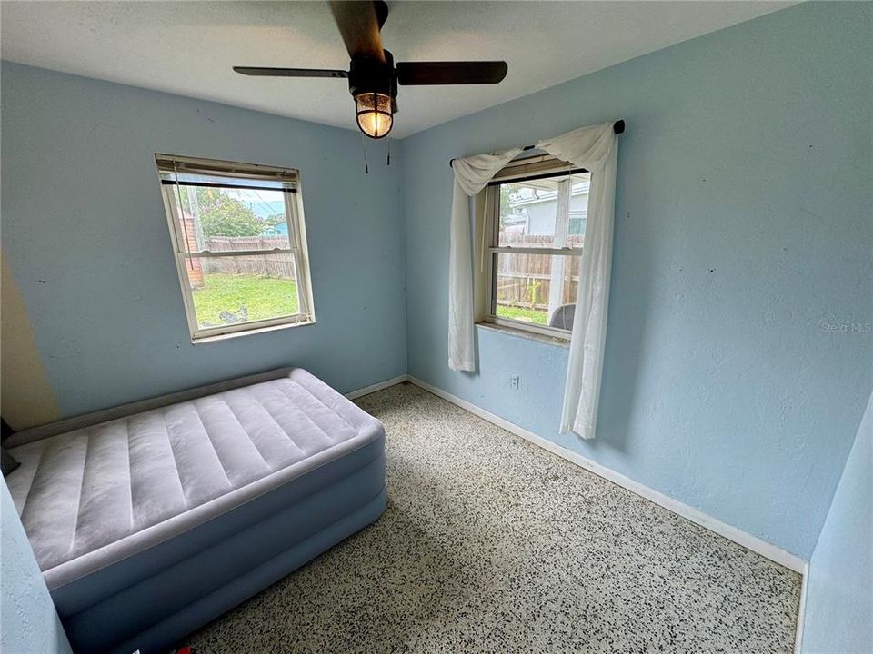 合同活跃: $184,900 (2 贝兹, 1 浴室, 1064 平方英尺)