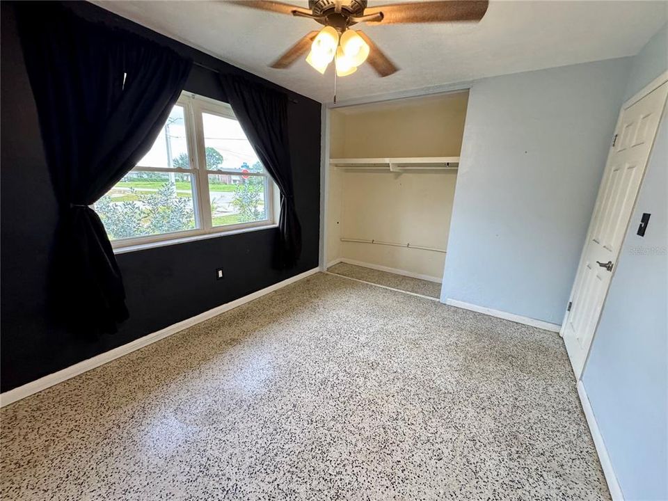 合同活跃: $184,900 (2 贝兹, 1 浴室, 1064 平方英尺)