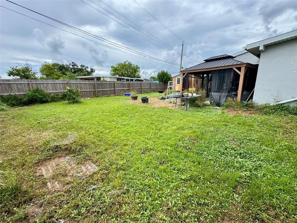 合同活跃: $184,900 (2 贝兹, 1 浴室, 1064 平方英尺)