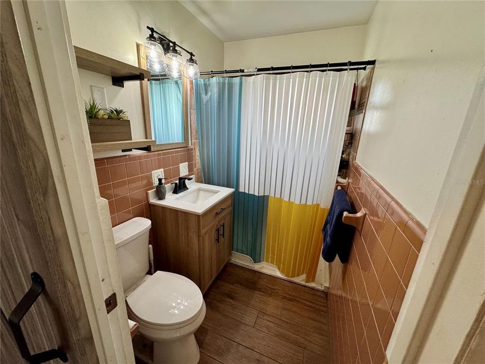 合同活跃: $184,900 (2 贝兹, 1 浴室, 1064 平方英尺)