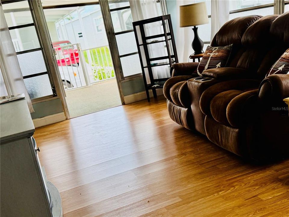 待售: $89,900 (2 贝兹, 1 浴室, 1138 平方英尺)