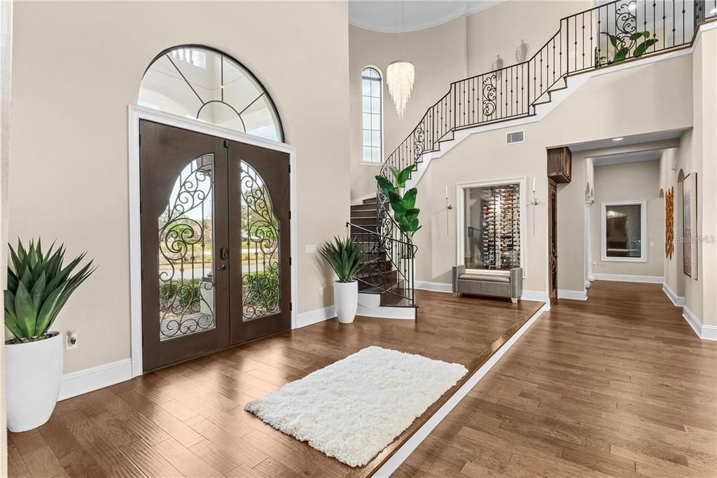 Под контрактом: $3,300,000 (8 спален, 5 ванн, 8190 Квадратных фут)