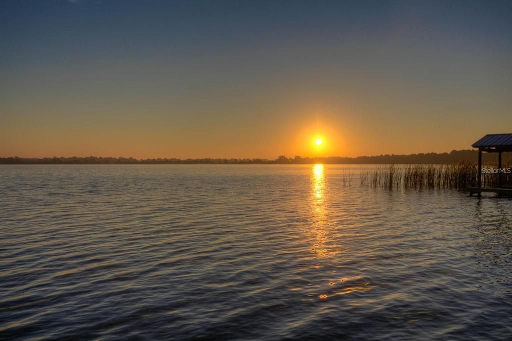 Под контрактом: $3,300,000 (8 спален, 5 ванн, 8190 Квадратных фут)