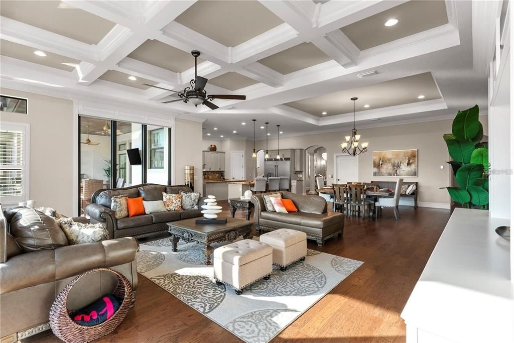 Под контрактом: $3,300,000 (8 спален, 5 ванн, 8190 Квадратных фут)