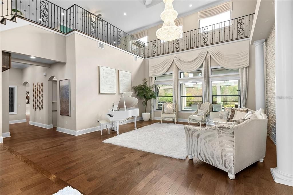 Под контрактом: $3,300,000 (8 спален, 5 ванн, 8190 Квадратных фут)