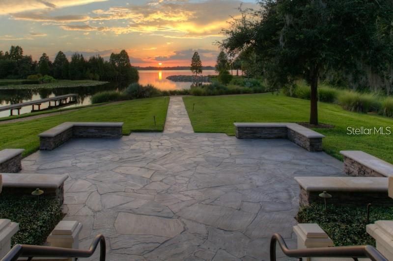 Под контрактом: $3,300,000 (8 спален, 5 ванн, 8190 Квадратных фут)