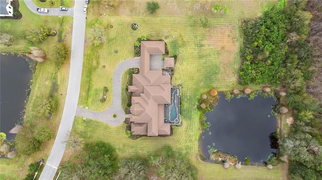 Под контрактом: $3,300,000 (8 спален, 5 ванн, 8190 Квадратных фут)