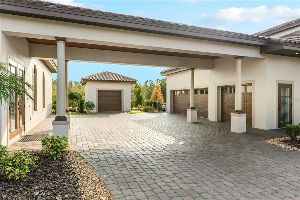 Под контрактом: $3,300,000 (8 спален, 5 ванн, 8190 Квадратных фут)