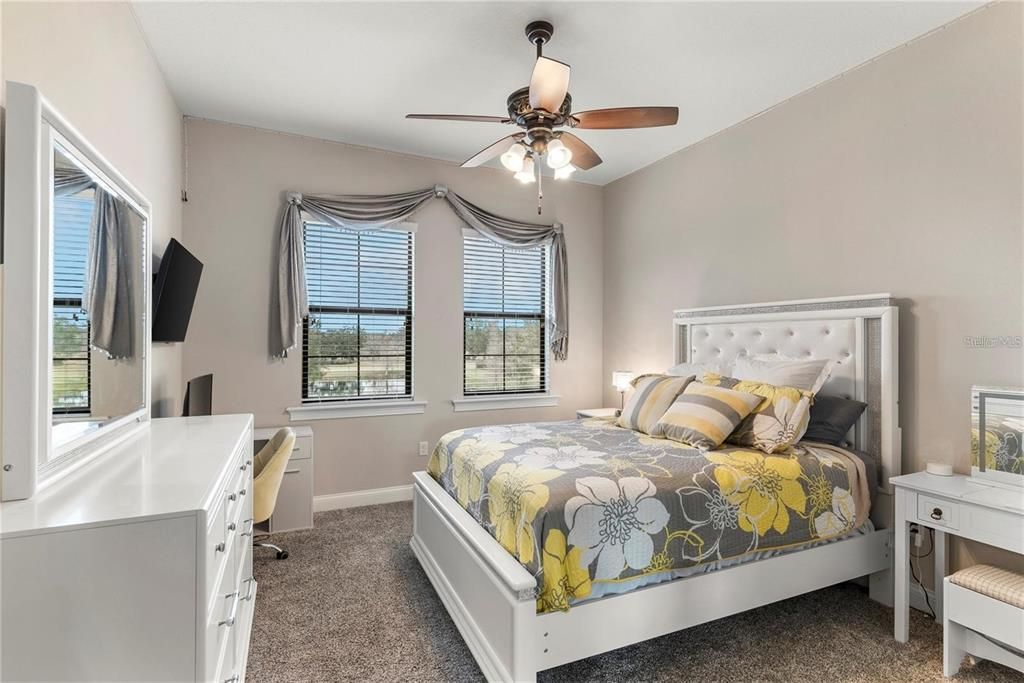 Под контрактом: $3,300,000 (8 спален, 5 ванн, 8190 Квадратных фут)