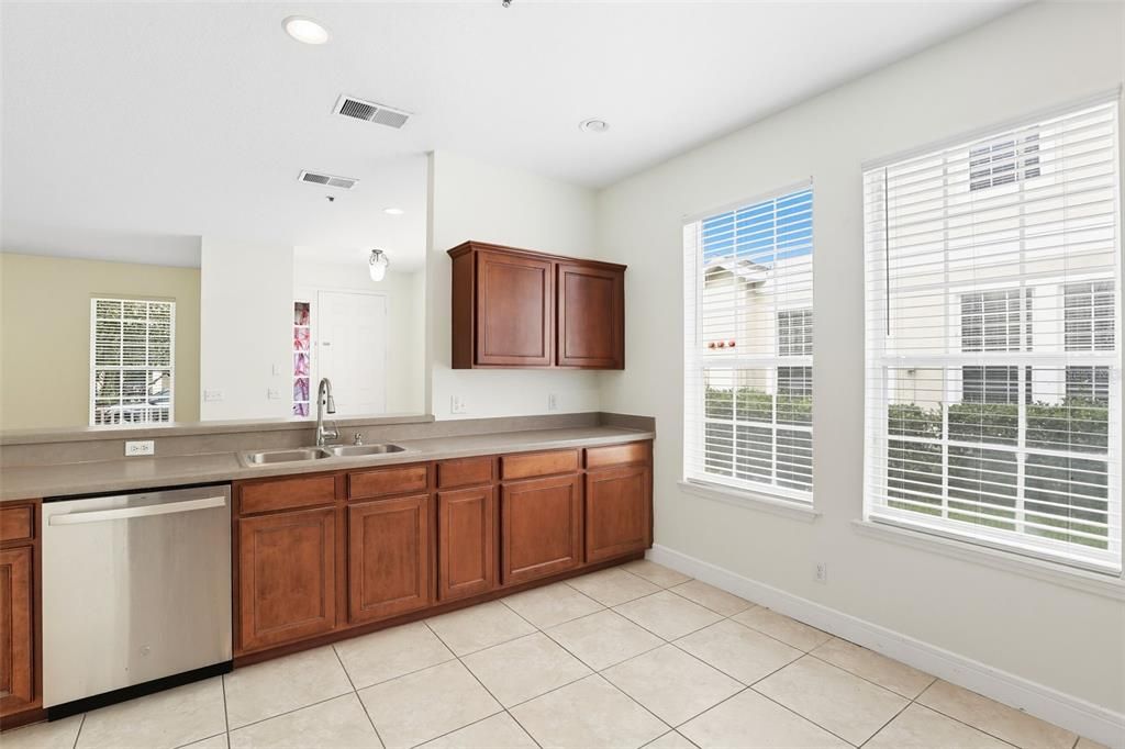 待售: $259,900 (3 贝兹, 2 浴室, 1668 平方英尺)