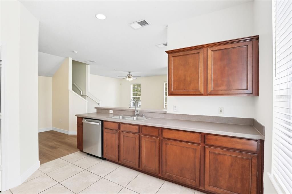 待售: $259,900 (3 贝兹, 2 浴室, 1668 平方英尺)