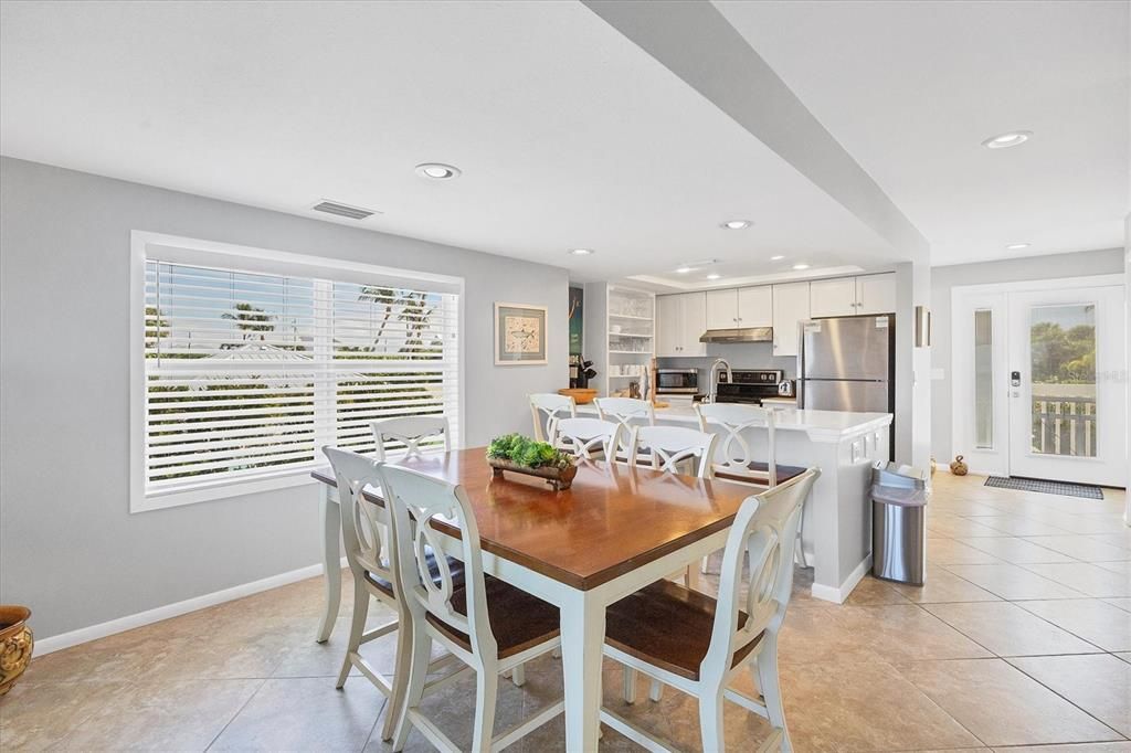 出租: $4,500 (2 贝兹, 2 浴室, 1276 平方英尺)