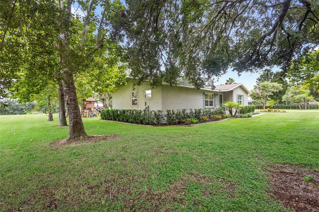 待售: $610,000 (4 贝兹, 2 浴室, 2284 平方英尺)